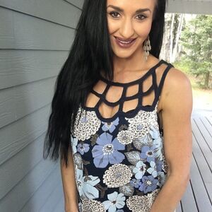 New Scalloped hem sleeveless blue floral top